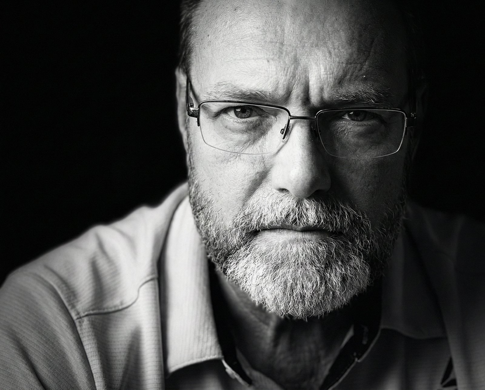 Black-and-white portrait of Renewing Democracy host Jeff Sites